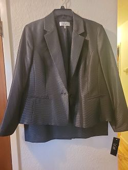 Le Suit Women's Side-Slit Skirt Suit (Black, 18)