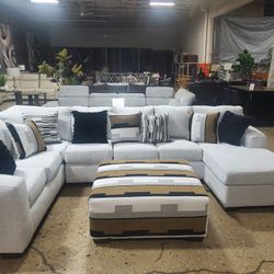 Beautiful White Brown / Black Sectional With Chaise And Ottoman (New)