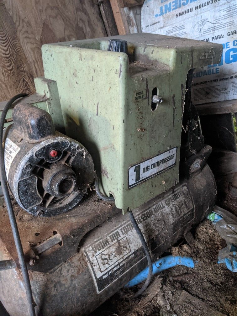 Old Sears compressor Motor Runs good, Holds 100 PSI Has broken wheels though