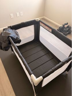 Pack and Play  / Playpen