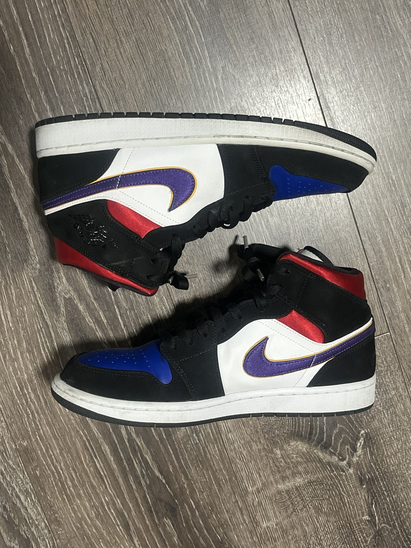 Air Jordan 1 Mid SE ‘Rival’