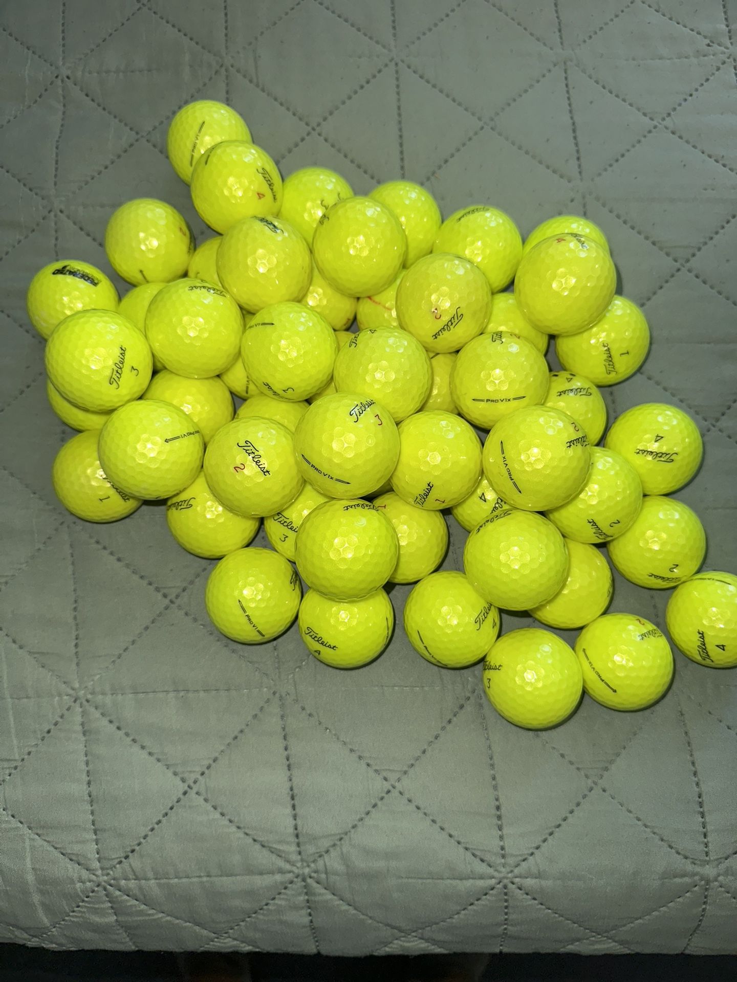 50 Mix Titleist Pro V1 V1x Yellow Golf Balls