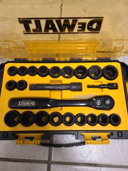 DeWalt (contact info removed)2 1/2 In 23 piece socket set