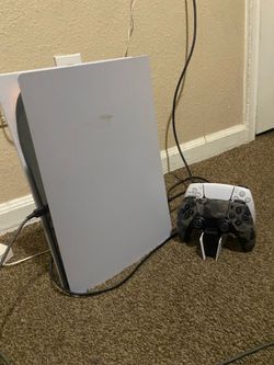 PS5 BUNDLE 2 controllers and charging station