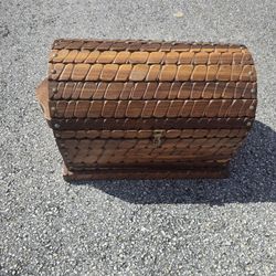 Hand Carved Wood Trunk /Baul De Madera Hecho A Mano