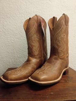 Justin cowboy womans boots size 9 womand