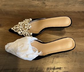 NEW Pearl & Lace Embellished Pumps - Sz 10