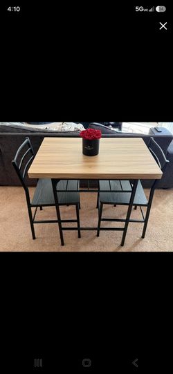 Dinner table with 2 chairs