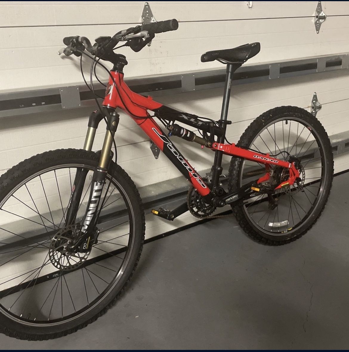 Jamis Dakar Xlt 1.0 Mountain Bike .
