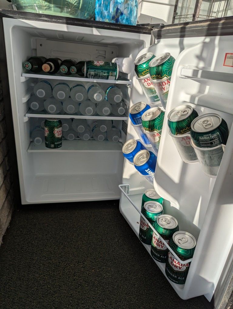 Small Refrigerator Black  Insignia 