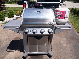 Nice gas grill  w tank $ working perfect