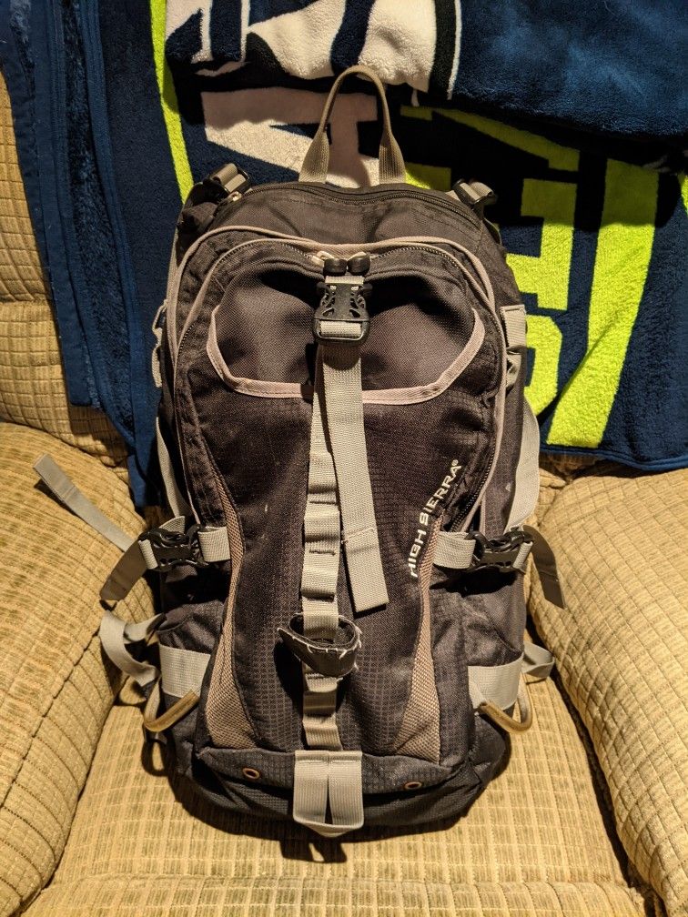 High Sierra Guide 3200 Backpack 40L