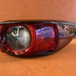 2017 2018 2019 2020 2021 MAZDA CX-5 RIGHT PASSENGER QUARTER PANEL TAIL LIGHT OEM