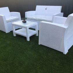 NEW IN BOX- 5 PIECE PATIO SET