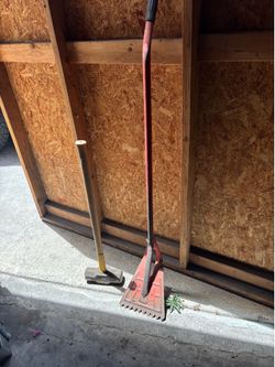 Sledgehammer and roofing remover