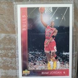 1993 UPPER DECK #23 MICHAEL JORDAN BULLS HOF mint
© craigslist