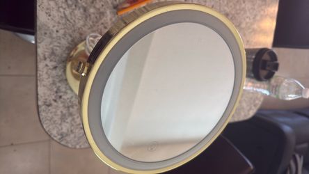 Double sided face mirror