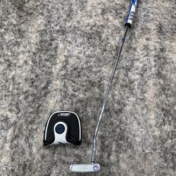 Odyssey White hot RX V-line Fang Putter