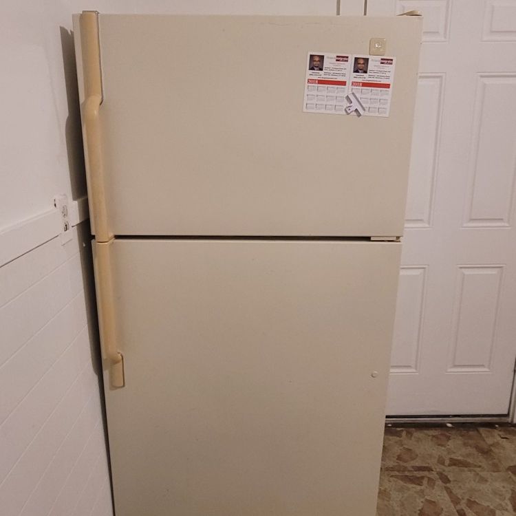 Maytag Refrigerator MTB2148DR