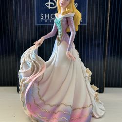 Disney Showcase Collection Aurora (Sleeping Beauty) Figurine