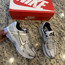 Women’s Nike Vomero 5