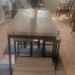 Table Plus 4 Chairs