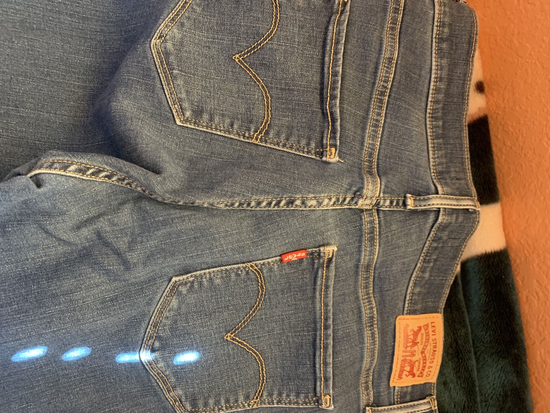 LEVI ‘s. Size 30 High Rise Super Skinny