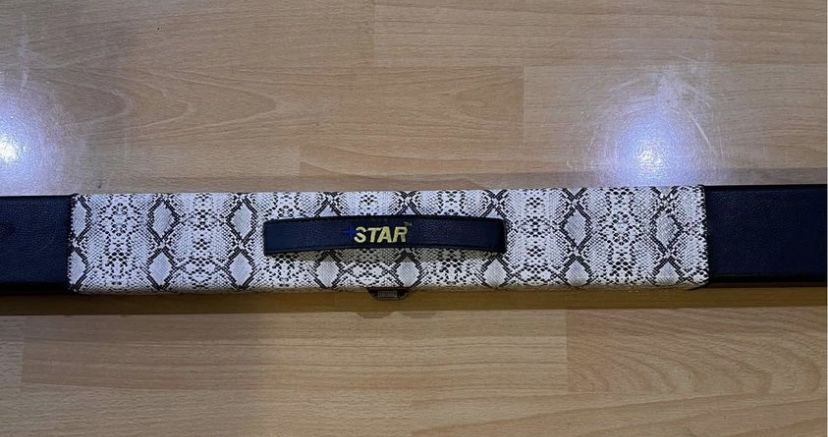 Snooker Ash Pool Cue with Star Case