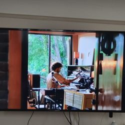 55-in Samsung TV With Wall Mount 