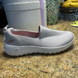 Skechers Low Slip on Brand New  Ivory /white No Box Size 6.5 Lady 