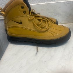 Kids Nike Youth Size 4Y