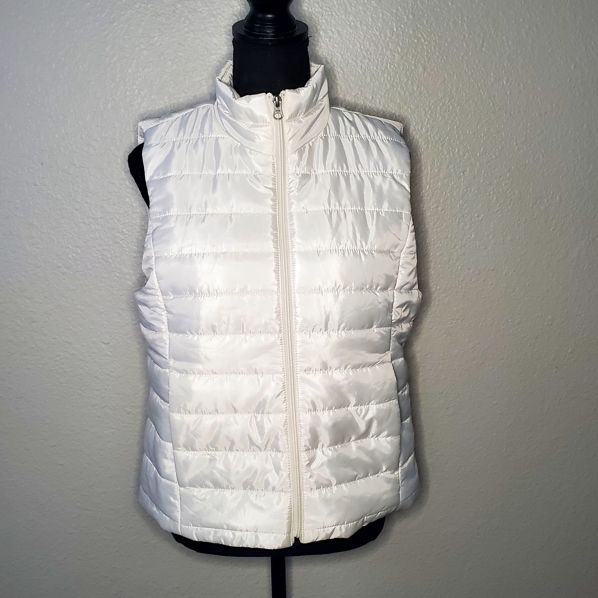 LOFT Quilted Puffer Vest Jacket Medium White Zip Front Zipped Pockets Sleeveless