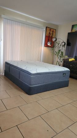 VERY NICE QUEEN SIZE SERTA MATTRESS AND BOXSPRING FOR SALE! IN GREAT CONDITION, FREE DELIVERY
