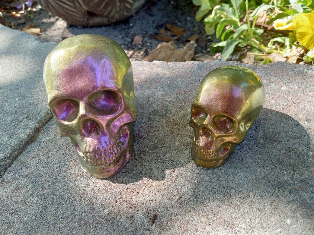 Medium & Small Gold Chameleon Resin Skulls