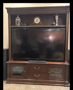 Entertainment Console Hutch (no tv)