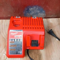 Milwaukee  M12 / M18 CHARGER