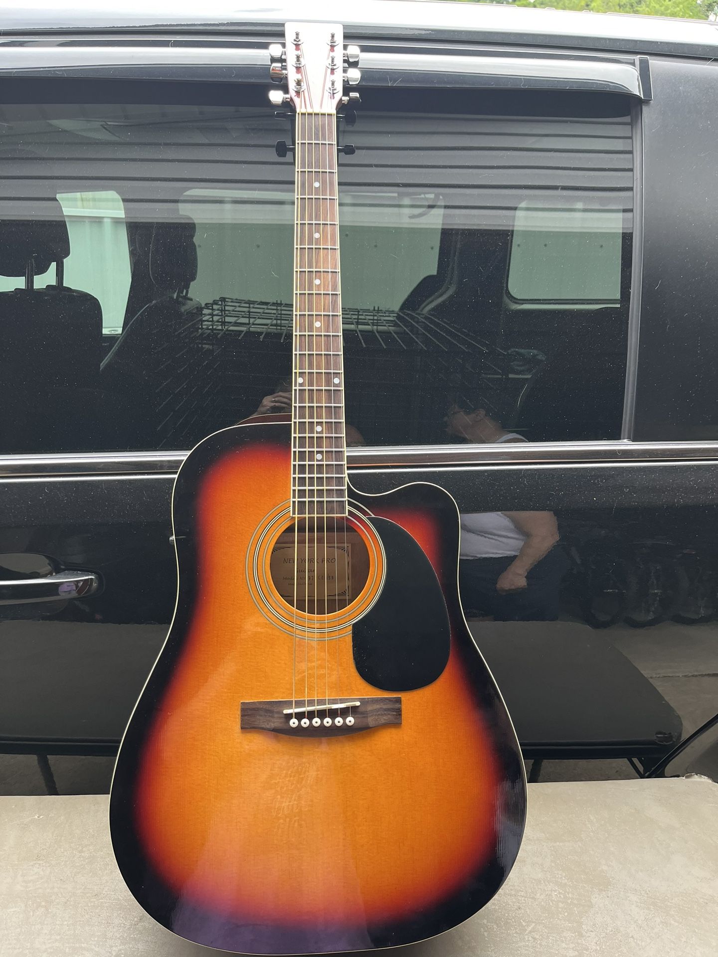 NEW YORK PRO Acoustic Guitar