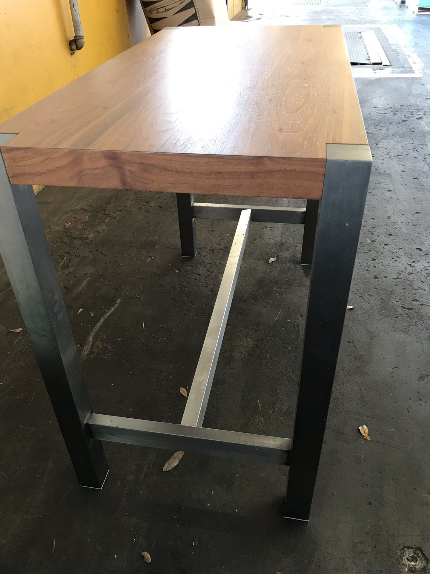 Standing bar table desk