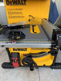 DEWALT 15 Amp Corded 8-1/4 in. Compact Portable Jobsite Tablesaw