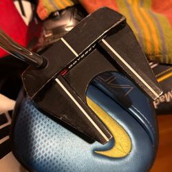 A Great Odyssey DFX 7 Putter. Golf Clubs 