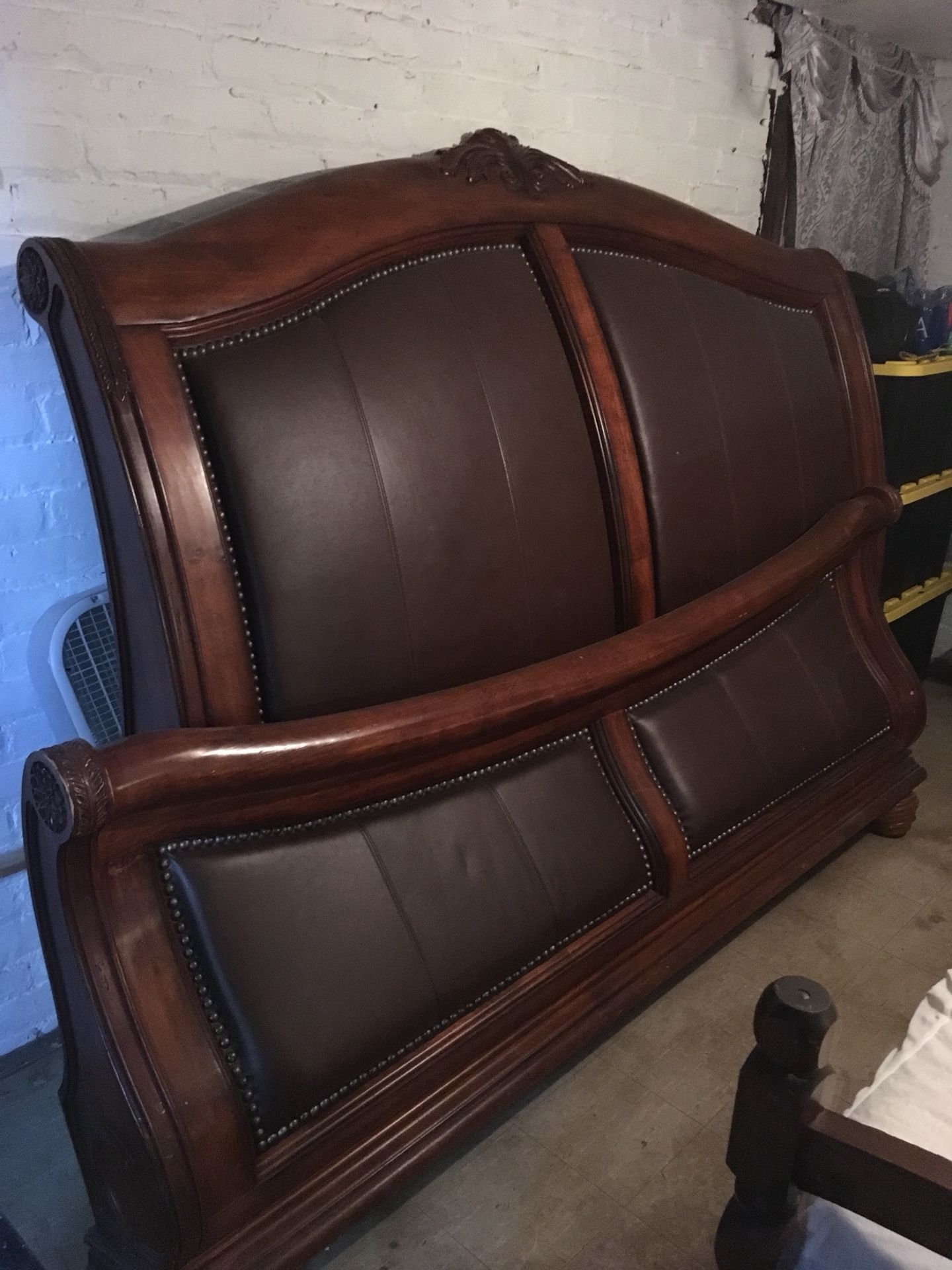 King size head board. Complete set