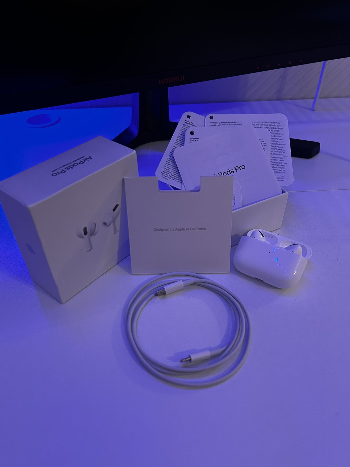 Airpods Pros BRAND NEW NEVER USED (PRICE NEGOTIABLE)