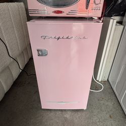 Mini Fridge 
