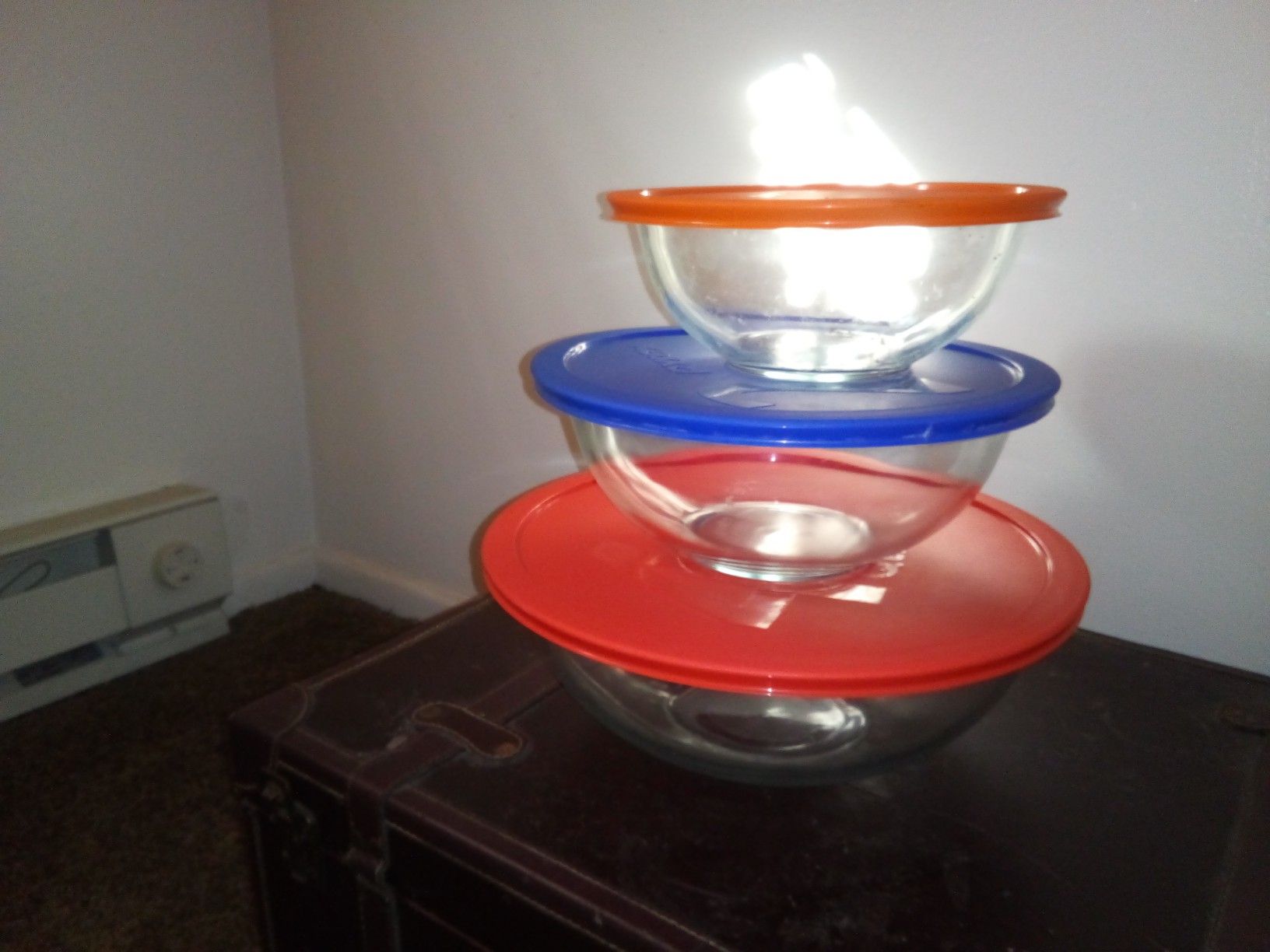 Pyrex bowls with lids