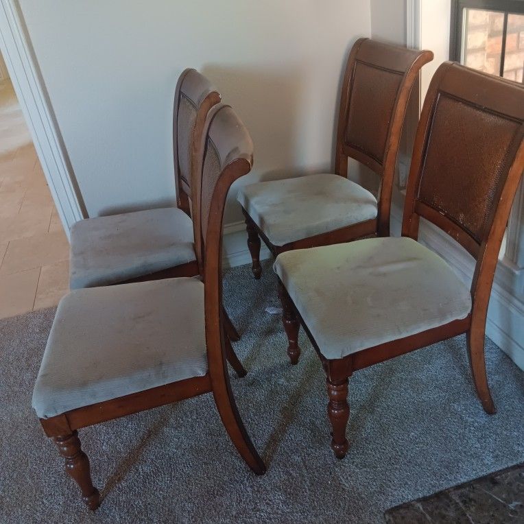 Set of Chairs (4)