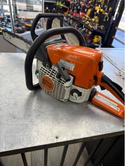 STIHL MS250 Gas Powered Chainsaw with 16” Bar, Bar Cover and Case