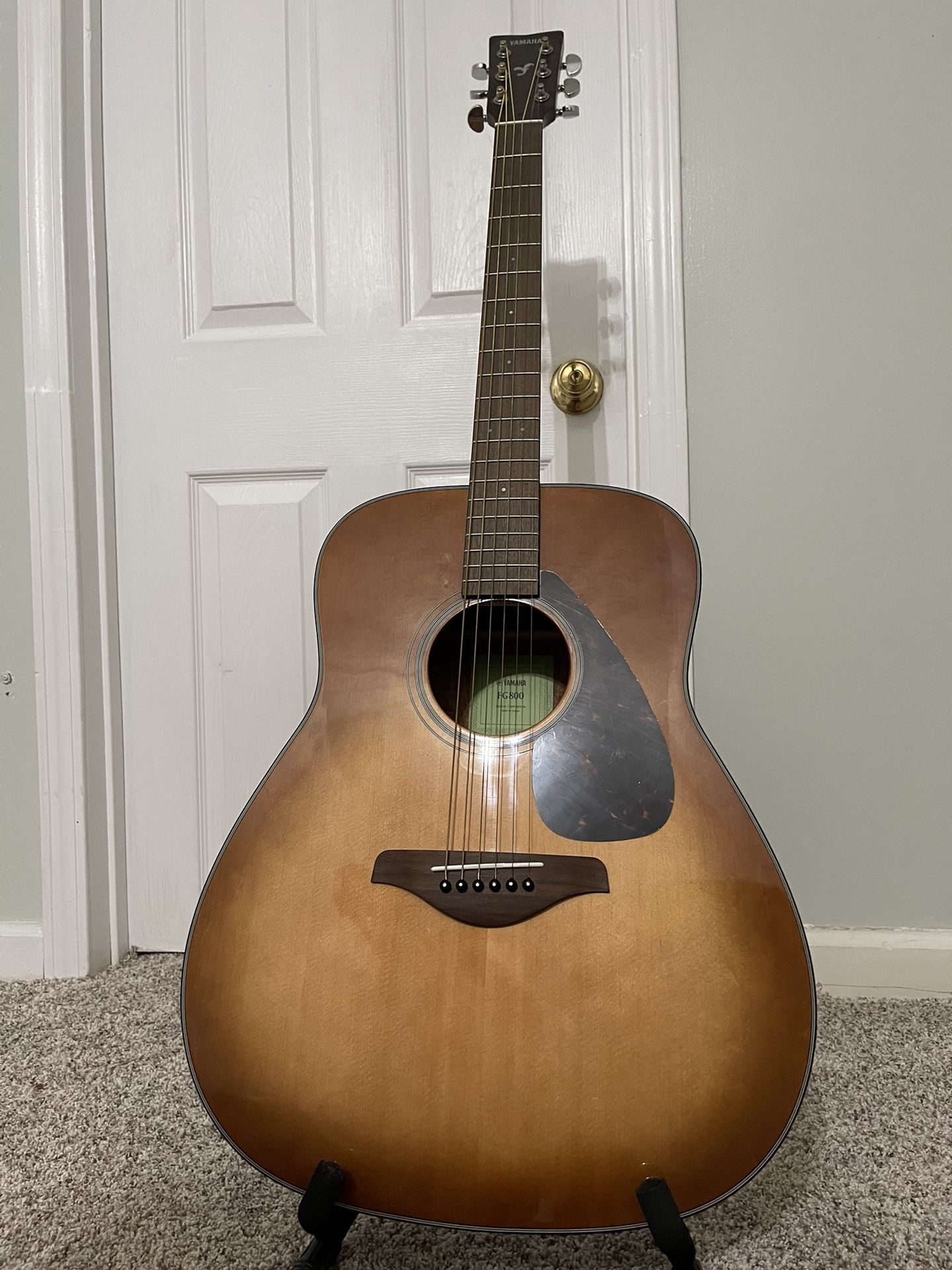 Yamaha FG800 Acoustic Guitar With Stand