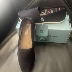 Toms Shoes Size 6