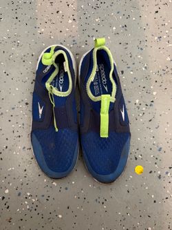 speedo junior water shoes size Medium