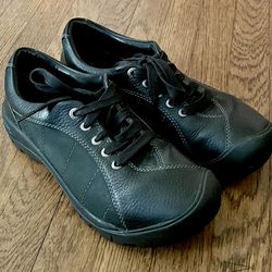 WOMENS KEEN HIKING SHOES